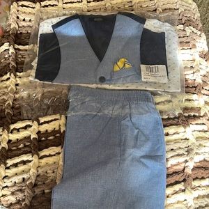 Boys Size 5 3 piece suit